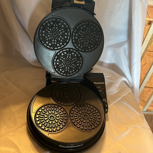 Chef’s Choice PizzellePro Express Bake 835 Pizzelle Waffle Maker - Picture 2 of 5